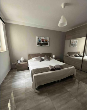 F10 Room 1, Private Double room with private bathroom in shared Flat